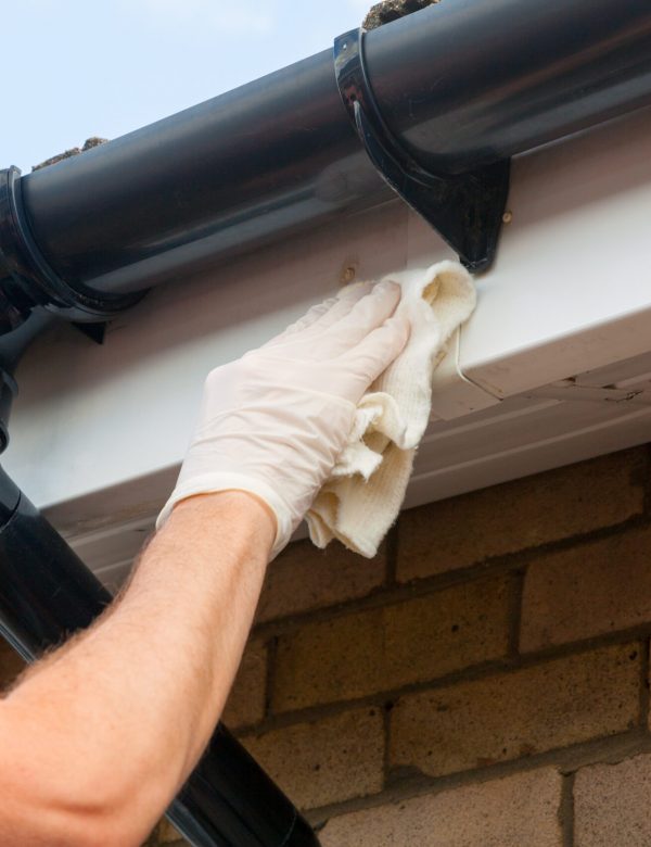 Boeiboorden Onze diensten bestaan onder andere uit het schoonmaken van boeiborden voor een mooier en stralender huis.